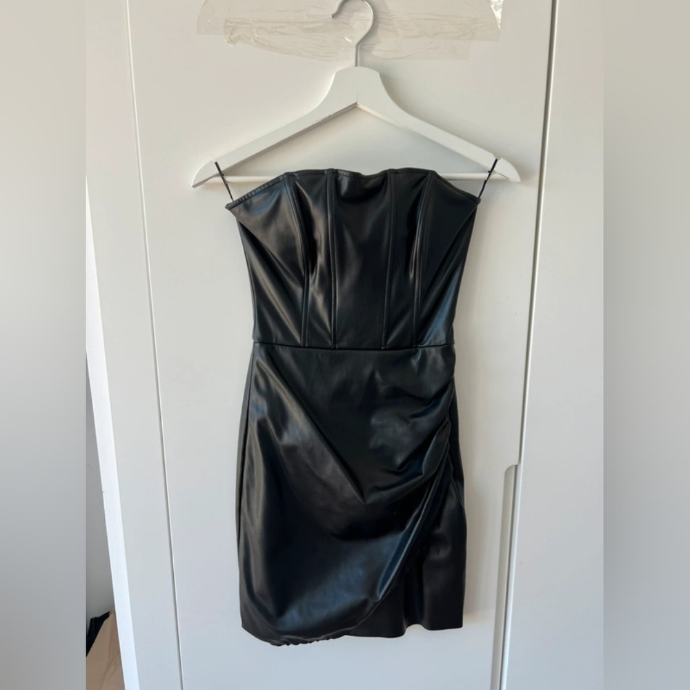 Elegant Black Strapless Dress